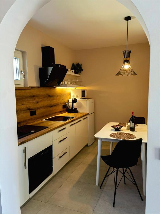 Stay In The Very Heart Of Porec - 50M To The Beach Exteriör bild