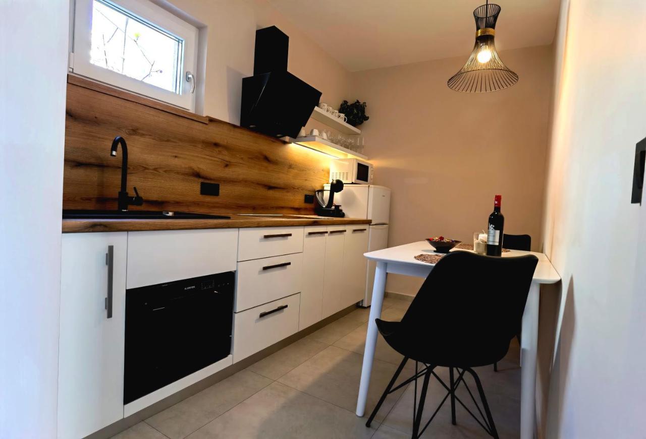 Stay In The Very Heart Of Porec - 50M To The Beach Exteriör bild
